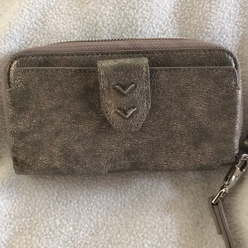 Stella & Dot Brushed Metallic Madison Tech Wallet